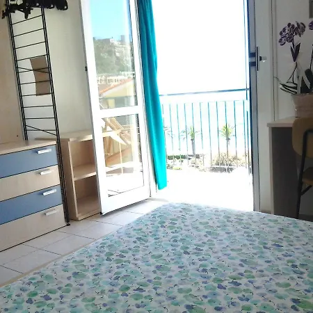 Holiday 3*